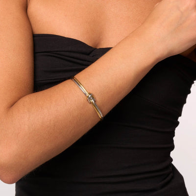 Sztywna bransoletka z węzłem